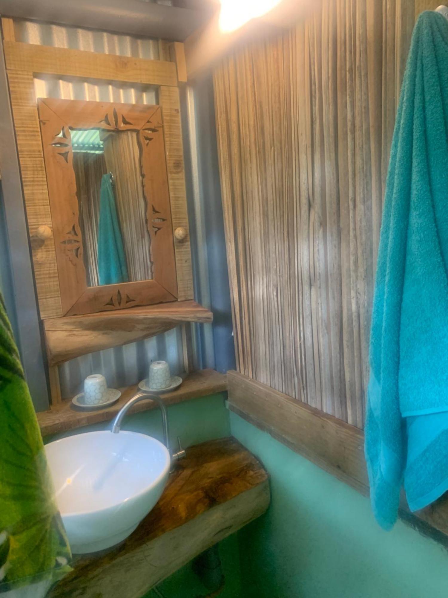 Lily Pad Lodge Bambou 外观 照片